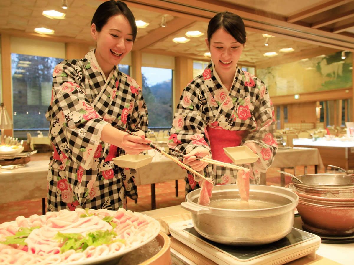 四万グランドホテル 【牛鉄板焼き・選べるお鍋】四万グランドホテルバイキングプラン！（四万たむら入浴パスポート付） 【清流館1階／禁煙】和室10畳（バストイレ付） 【Yahoo!トラベル】