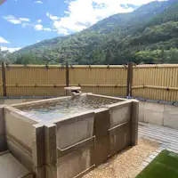 ห้องพิเศษพร้อมอ่างอาบน้ำหิน