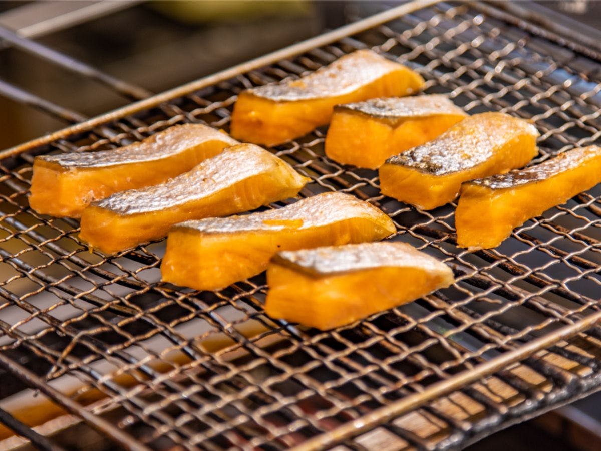 【อาหารเช้า】ปลาย่างสดใหม่ย่างต่อหน้าคุณ