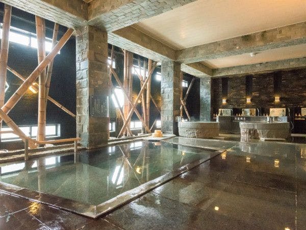 静の湯　ほのかな明かりがムードを高める