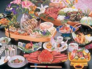 ズワイガニ1杯に日本海直送の荒磯舟盛