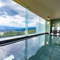 温泉に浸かりながら瀬戸内海の雄大な景色を