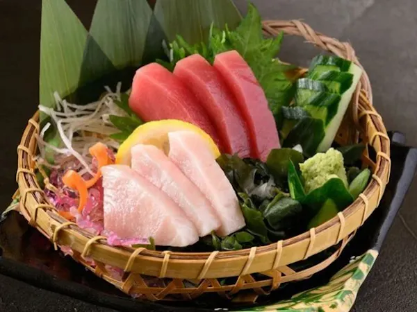 【一品料理付】愛媛の贅を食べ比べ! だてまぐろ&媛スマのお造り付きビュッフェプラン