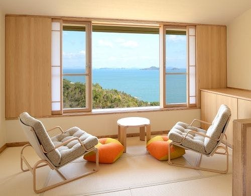 和洋室（禁煙）のお部屋。瀬戸内海を一望！