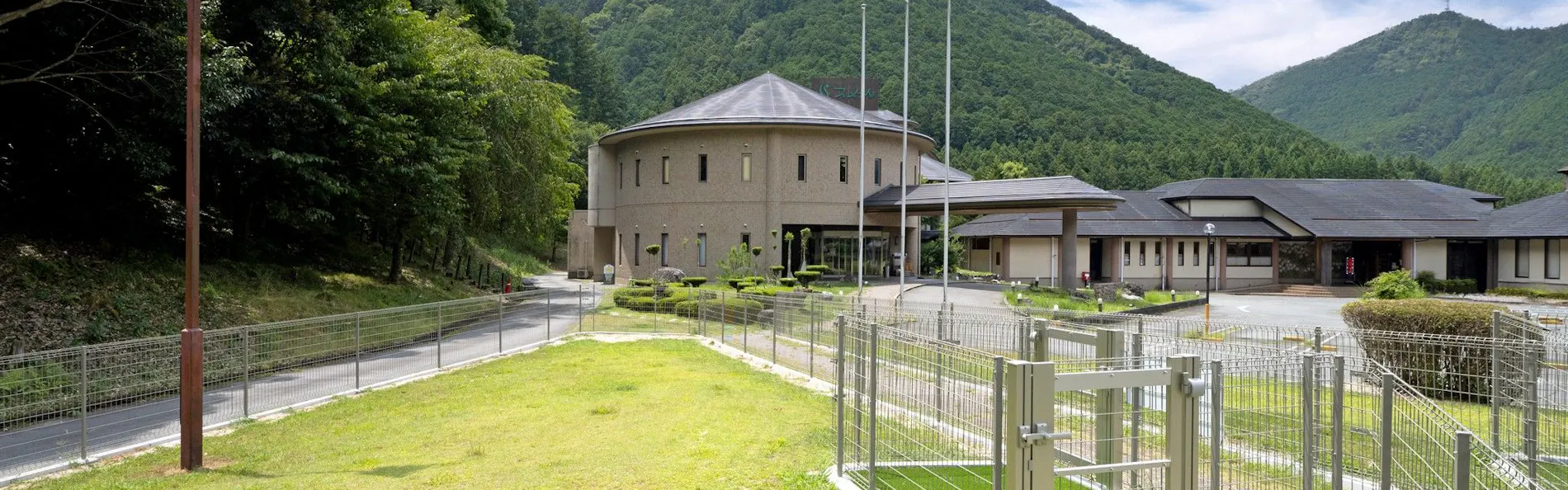 わんわんパラダイス 松阪(旧:松阪わんわんパラダイス 森のホテルスメール)