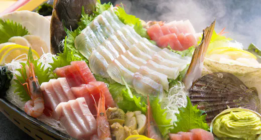 【漁師めし】人気No.1!【豪華舟盛り】をドンッと追加!朝獲れ新鮮な魚を刺身で堪能