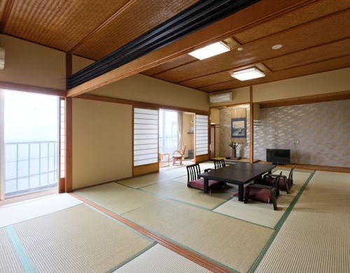 大人数でもゆったりお過ごし頂ける二間和室