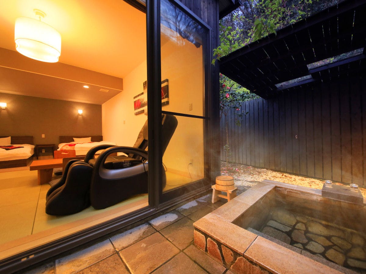 Relax in the spacious Room after a bath...