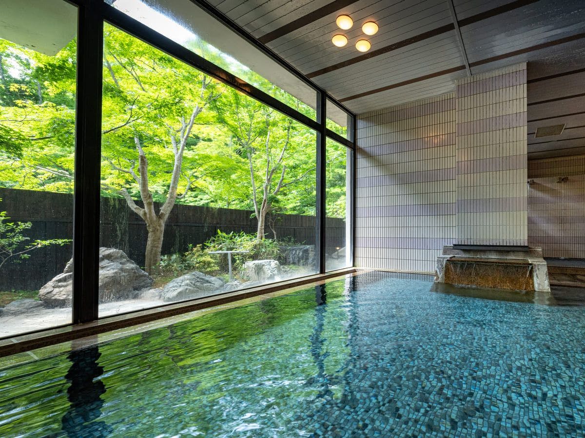 บ่อน้ำพุร้อนธรรมชาติ