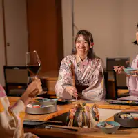 《อาหารเย็น》ล้อมรอบเตาผิง.