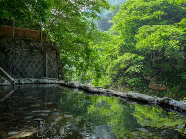 【素泊まり】野天風呂・展望風呂・渓谷風呂-開湯1200年すべて源泉かけ流し|気ままな湯めぐりの休日