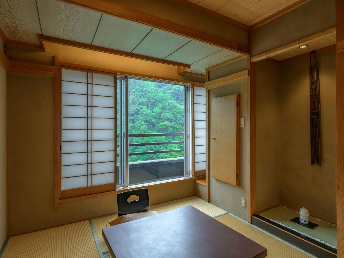 障子越しのやさしい光で落ち着きある次の間