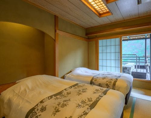 山々を間近に望む、客室専用の源泉露天風呂