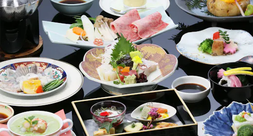 【Empat Musim Berwarna-warni】Rencana standar untuk menikmati Hagi—sejarah dan kulinernya. Nikmati sepenuhnya wagyu Kuroge dan ikan lokal Hagi yang segar sesuai musim. Jalan-jalan menyusuri kawasan kota pun menyenangkan.