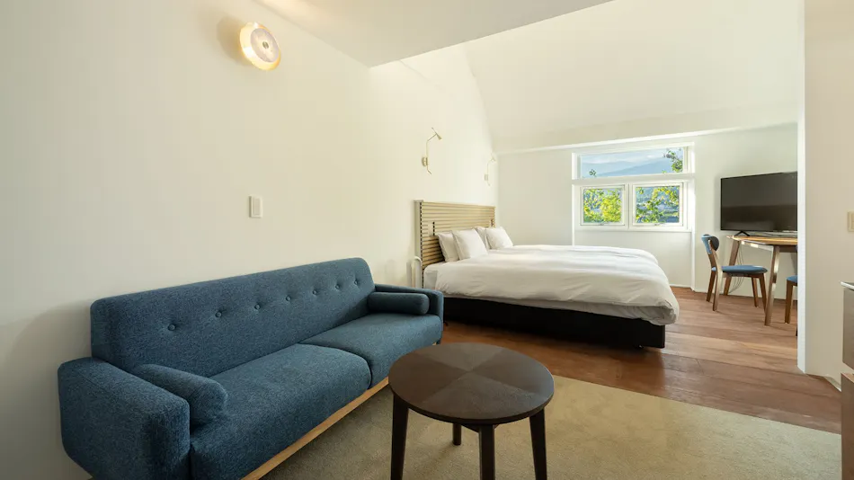 West-Karuizawa Hotel atelier blå by LONGINGHOUSE