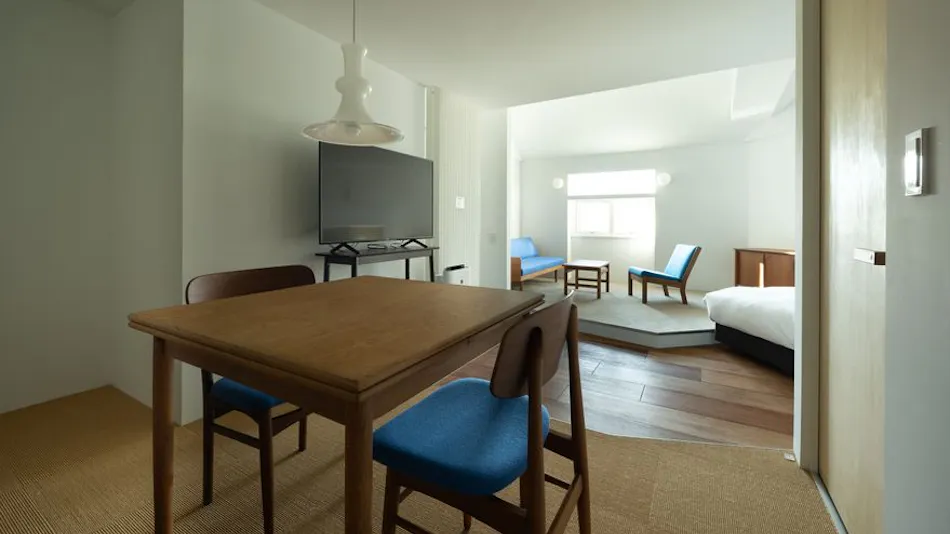 West-Karuizawa Hotel atelier blå by LONGINGHOUSE