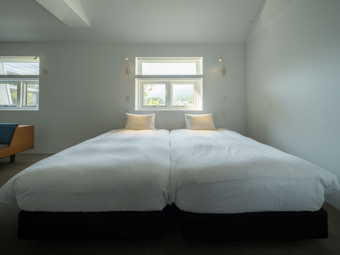 West-Karuizawa Hotel atelier blå by LONGINGHOUSE