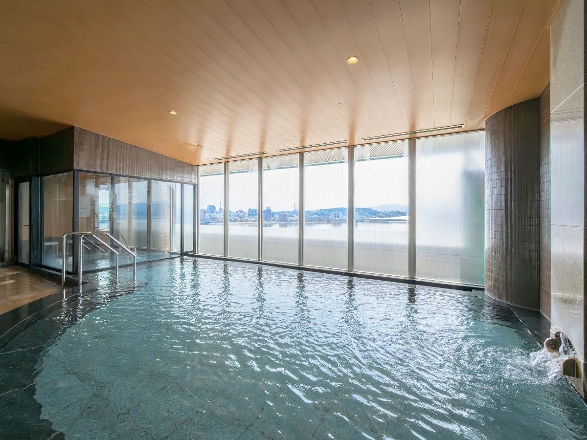 【大浴場】最上階にある温泉展望大浴場