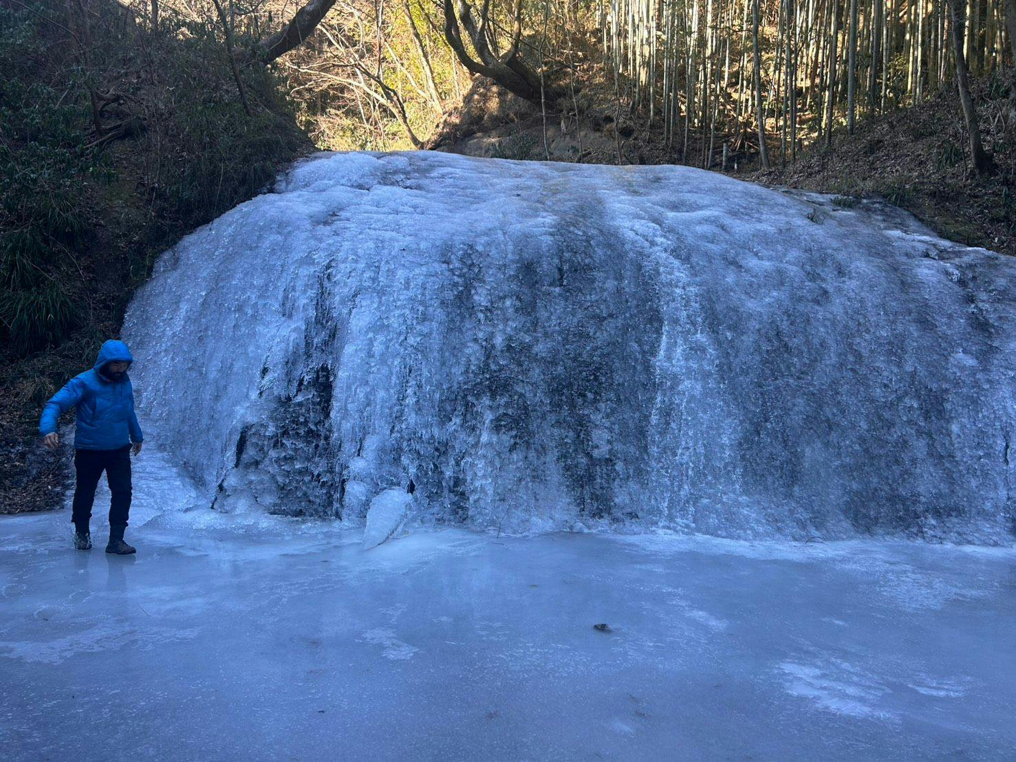 Tsubobuchi Falls near the Facility (the frozen waterfall in winter is especially impressive)