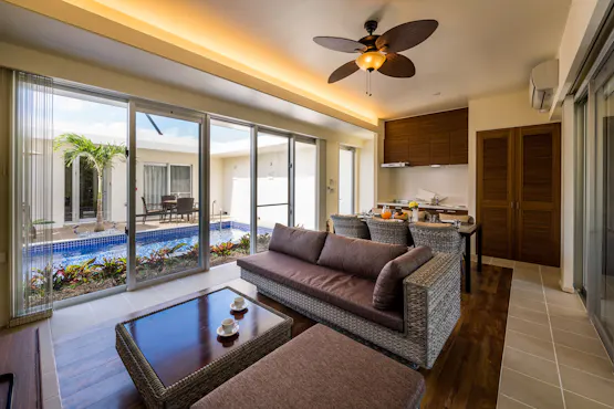 【LOTUS: ห้องนั่งเล่นและห้องรับประทานอาหาร】