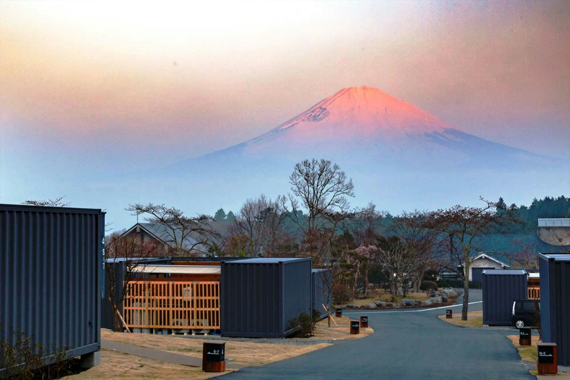 富士山の麓で、優雅に快適グランピング