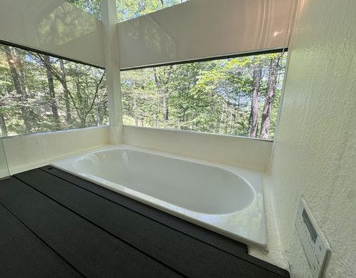 輪の家のバスルームです