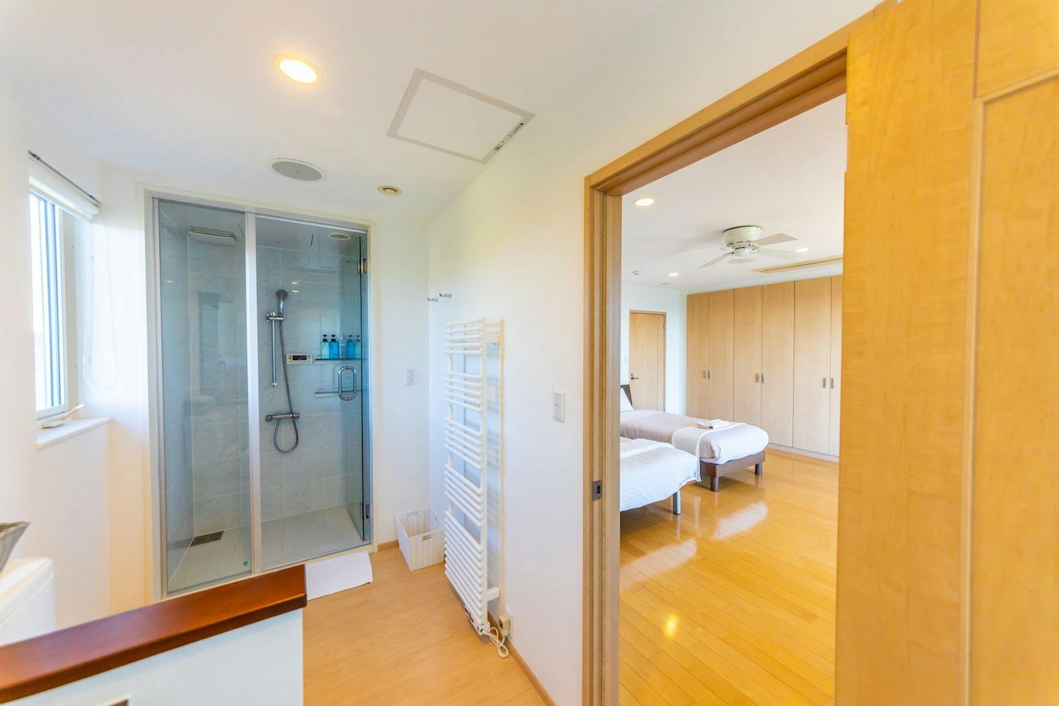 ベッド&バスルーム