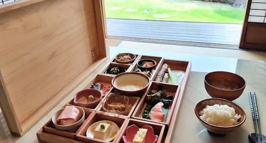 【身体にやさしい贅沢朝ごはん 】地元産のすりたて自然薯と里山の旬食材を楽しめる和朝食を部屋食にて