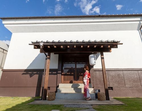 【土蔵】迫力のある太い梁が特徴的な土蔵