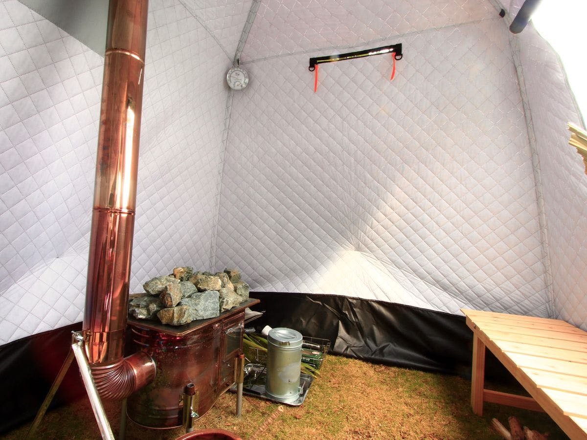 テントサウナ内