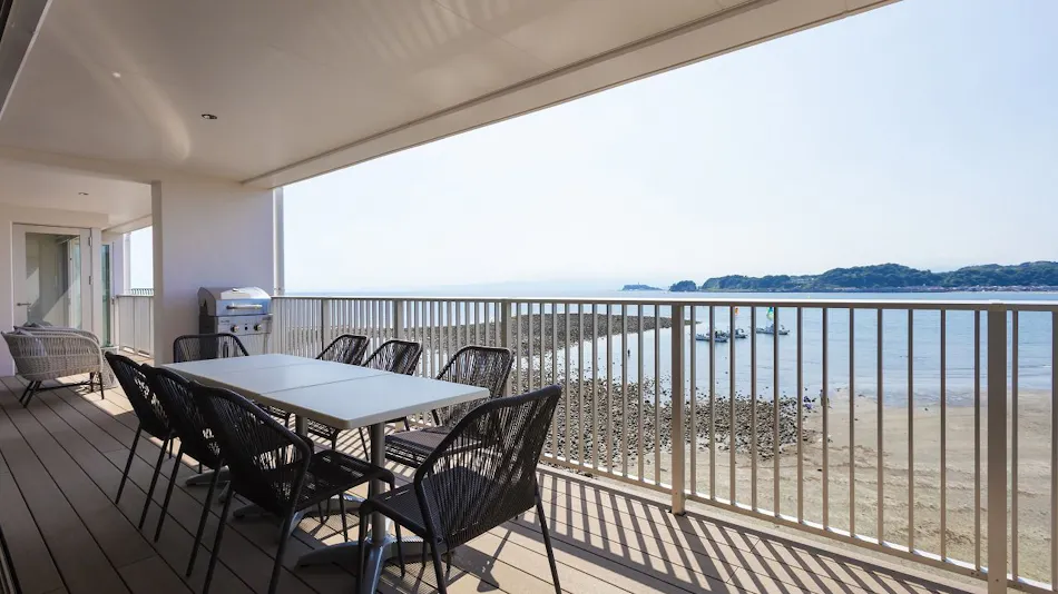 THE HARBOR TERRACE