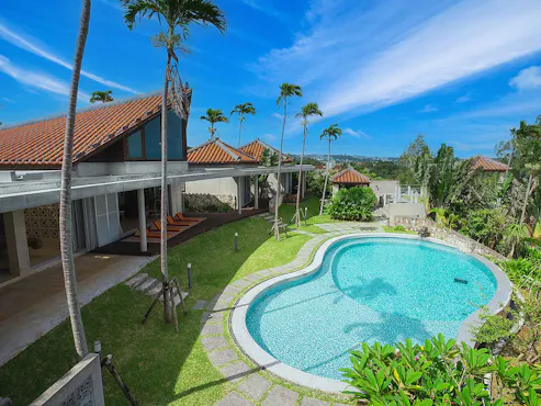 Villa dengan kolam renang untuk disewakan