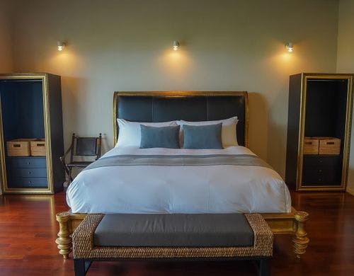 お部屋のベッド