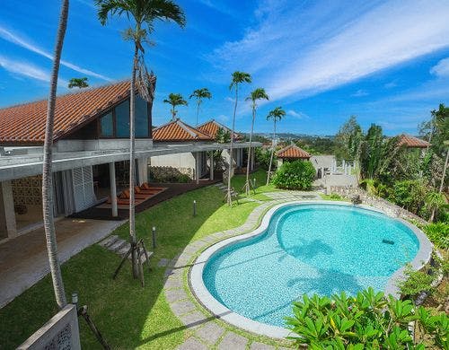 プール付き一棟貸しのヴィラ