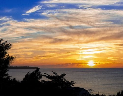 車でビーチへのアクセスも良好。