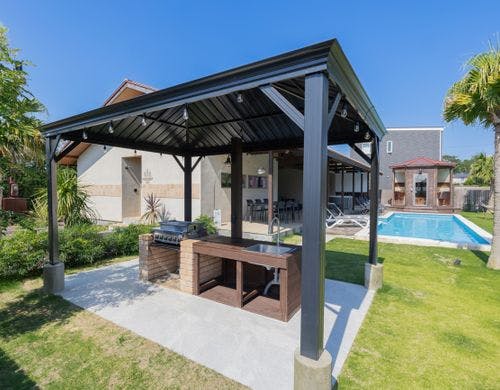 屋根付きガスBBQ