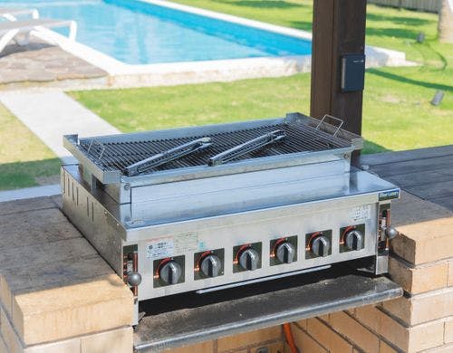 屋根付きガスBBQ