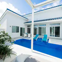 各ヴィラ専用の屋外プール