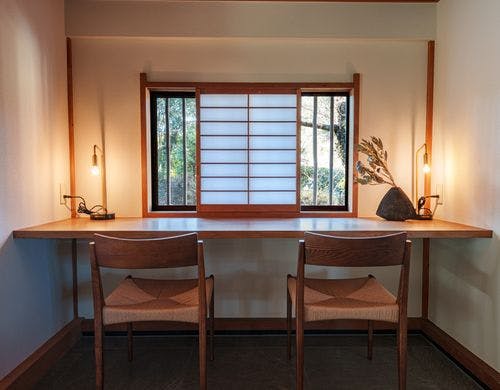 ・【書斎】庭を眺めながら、少し仕事