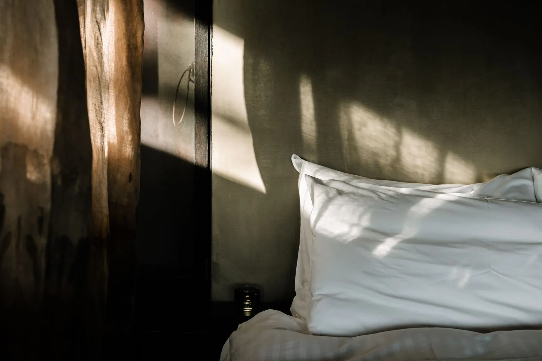 移ろう光を、微睡む午後に