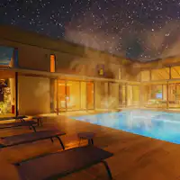 満天の星空を望む、冬でも入れる温水プール