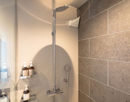 マスターベッドルームのシャワールーム