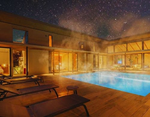 満天の星空を望む、冬でも入れる温水プール