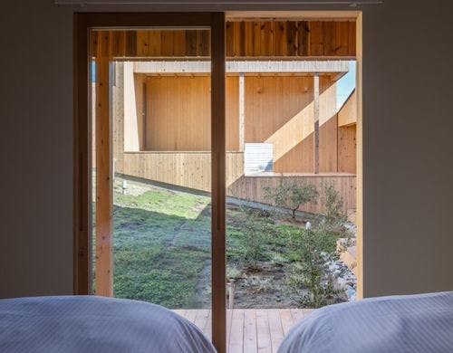 寝室からは中庭をご覧頂けます