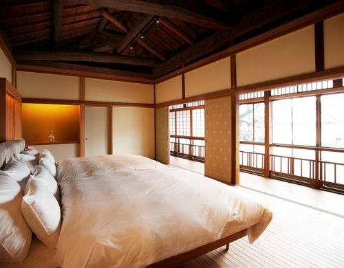 アールデコ調ステンドグラスは創建当時から