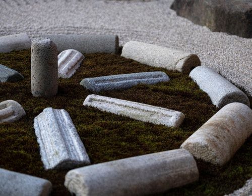 縄文時代の石を配した環状列石