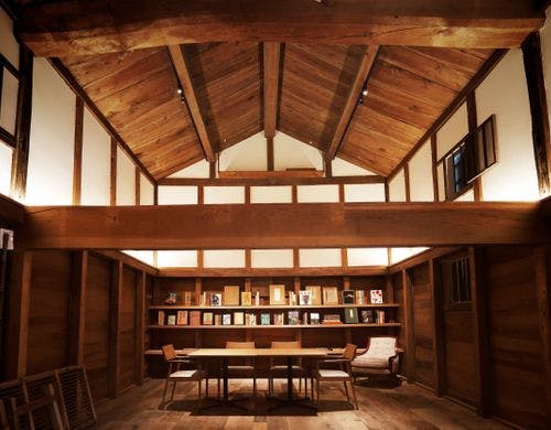 明治時代建築の宿併設の蔵で丹波焼陶芸体験