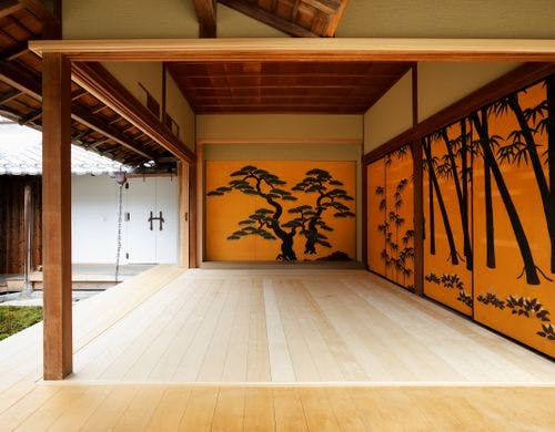 杉本博司氏デザイン襖と屏風が目を引く座敷