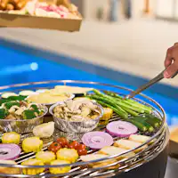 อาหารค่ำกับลมเย็นยามค่ำคืนและเสียงย่างที่หอมกรุ่น