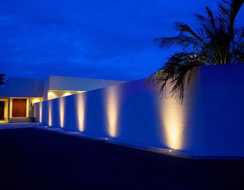 静寂に浮かぶ光の外観